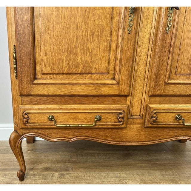 Vintage Louis XIV French Sideboard in Oak For Sale - Image 6 of 13