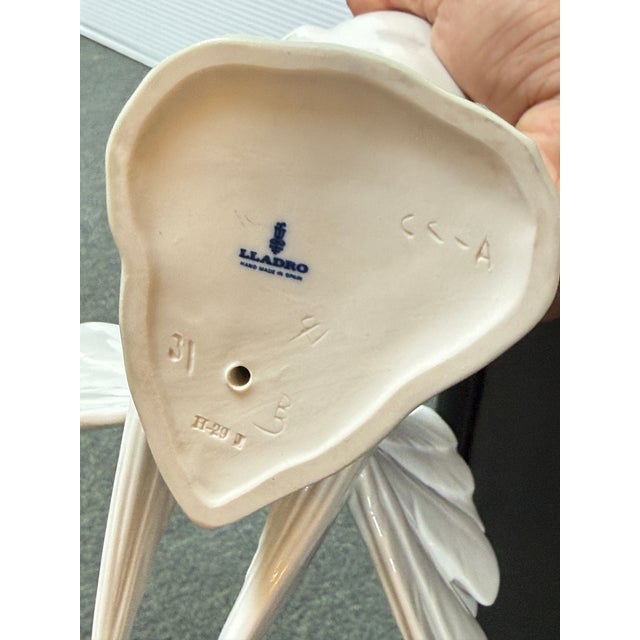 Design Plus Gallery presents a Pair of Paloma Grande by Fulgencio Garcia from Lladró. These matching doves are a highly...