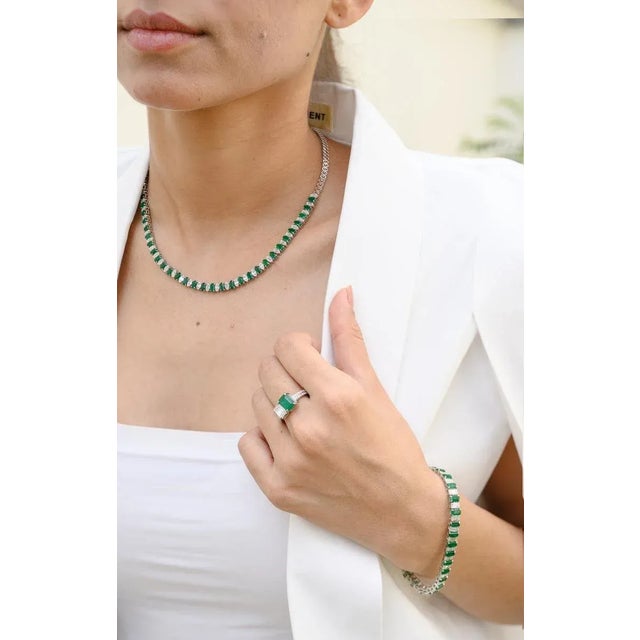 Contemporary 7.73ct Genuine Emerald & Diamond Tennis Necklace in 18k Gold For Sale In New York - Image 6 of 12