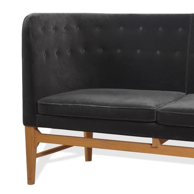 Textile Attributed to Arne Jacobsen & Flemming Lassen Mayor Aj5 Sofa for &Tradition For Sale - Image 7 of 7