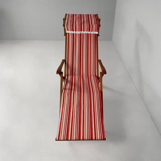 Italian modern Capri deckchair by Fratelli Reguitti, 1960s Deckchair model Capri with a red striped fabric seat. The...