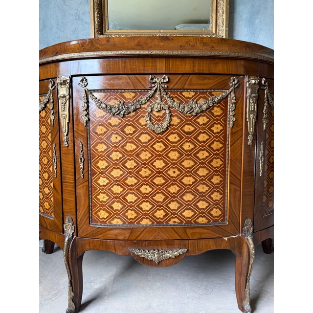 1950s Neoclassical Transitional Marquetry Commode For Sale - Image 4 of 11