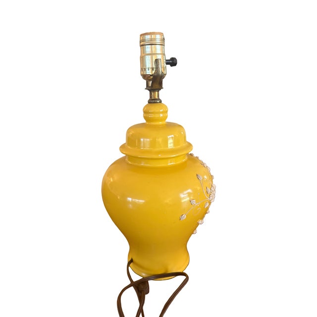 1950s Vintage c.1950s Marigold Porcelain Ginger Jar Table Lamp With Raised Floral Relief For Sale - Image 5 of 10