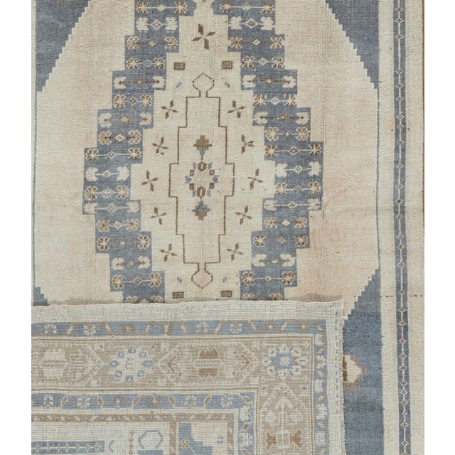 Tan Vintage Circa 1940 Subdued Turkish Oushak Hand Woven Wool Rug 4ft 9in X 8ft 4in For Sale - Image 8 of 8