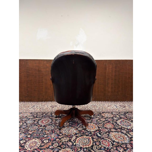 English Chesterfield Desk in Leather For Sale - Image 4 of 8