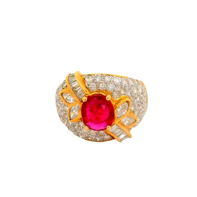 Contemporary 1.39 Carat Ruby Diamond Pave 18k Yellow Gold Ring, Size 5.75 For Sale - Image 3 of 9