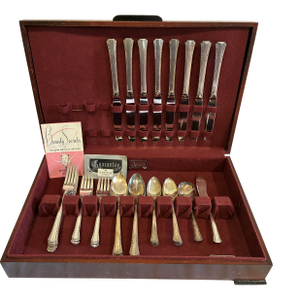 Vintage 1881 Rogers Silverplate Flatware Set With Storage Chest – 40 Pieces