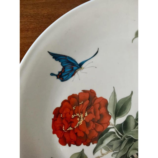 Early 20th Century Chinoiserie Floral and Butterfly Wall Plates, Pair For Sale - Image 9 of 14