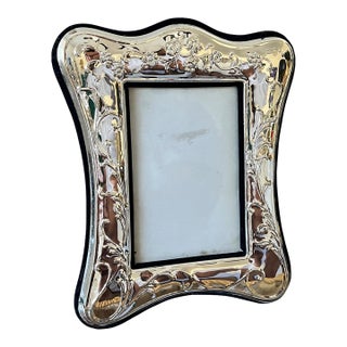 1980s Art Nouveau Style Silverplated Floral Picture Frame With Scalloped Silhouette for 3"x5" of 4"x6" Image For Sale