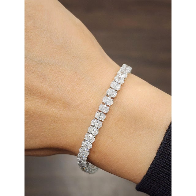 Modern 12.21 Ct Oval Cut Diamond Tennis Bracelet For Sale - Image 3 of 8