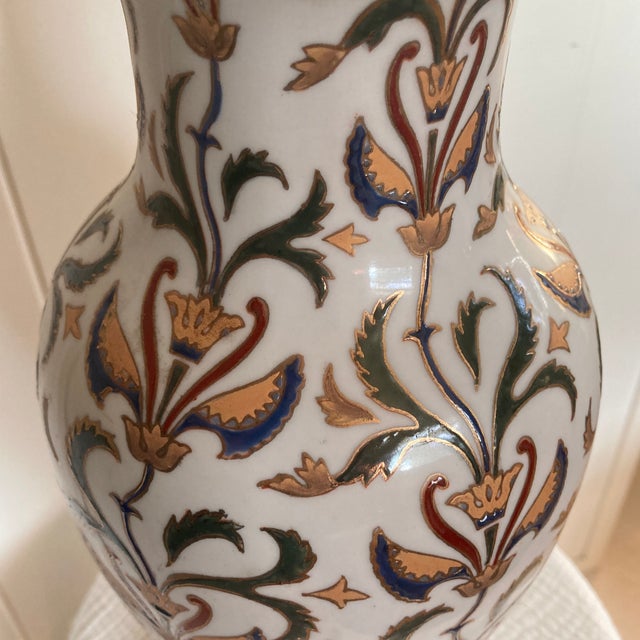 Late 20th Century Vintage Iznik Pattern Ceramic Chinoiserie Lamp on Carved Wood Base With Gold Shade For Sale - Image 5 of 12