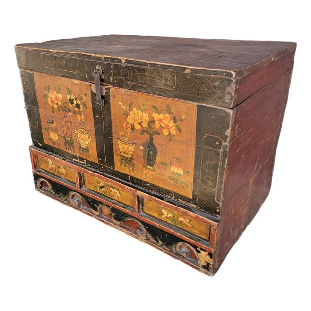 Antique Painted Chinese Trunk 19th Century For Sale