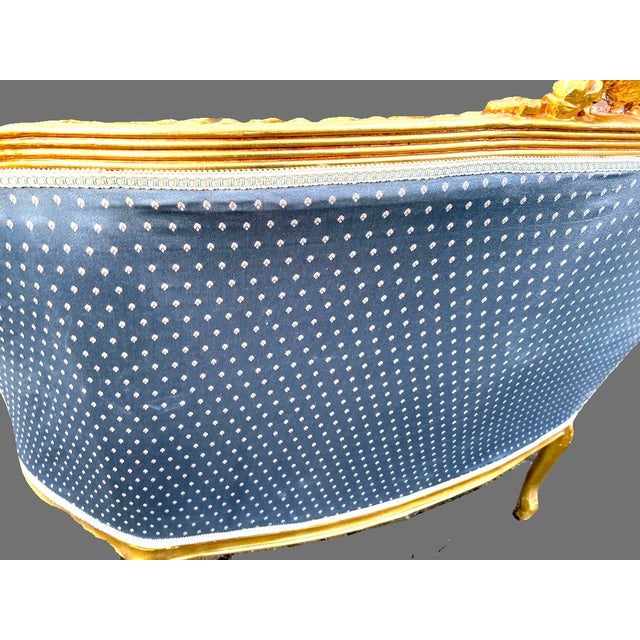 1950s French Louis XVI Blue Damask Gold Beech Settee For Sale - Image 10 of 12