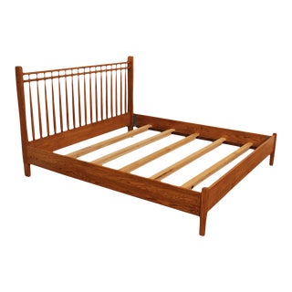 Hunt Country Furniture Oak King Size Spindle Back Bed For Sale