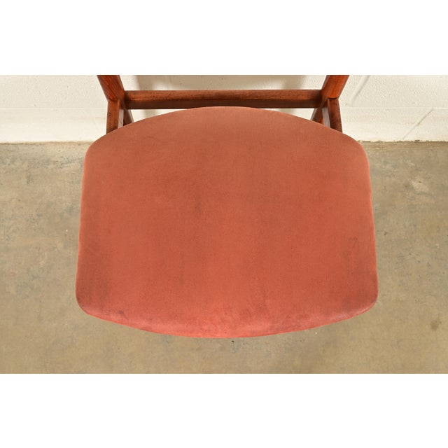 Wood Finn Juhl Style Danish Modern Sculpted Teak Dining Chairs, Set of Four For Sale - Image 7 of 13