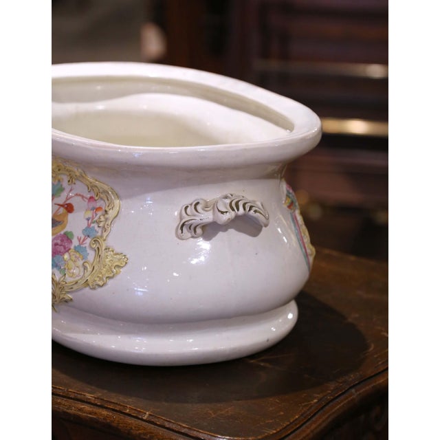 19th Century French Faience Foot Bath With Chinoiserie Birds and Gilt Floral Reliefs For Sale In Dallas - Image 6 of 9