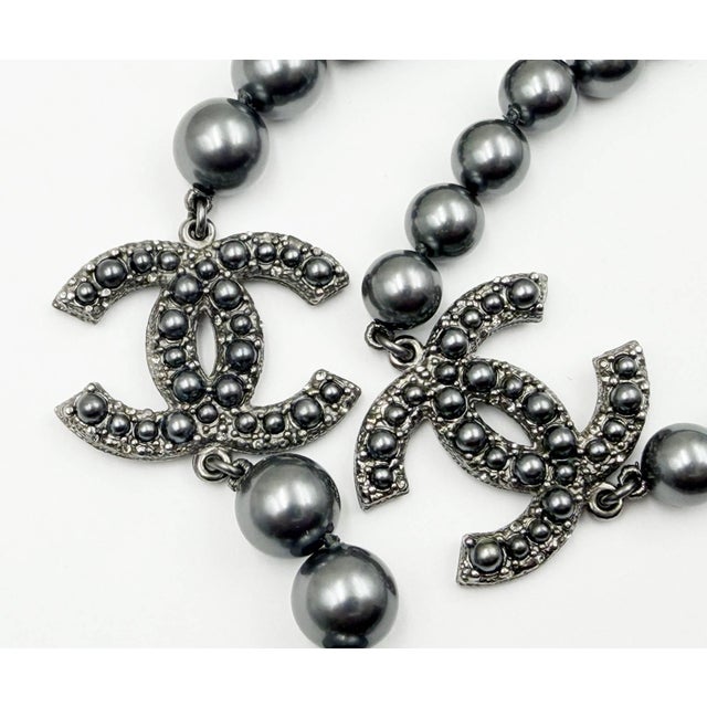 Chanel Gunmetal CC Scatter Pearl Gray Pearl Long Necklace 100 Year Anniversary For Sale In Los Angeles - Image 6 of 6