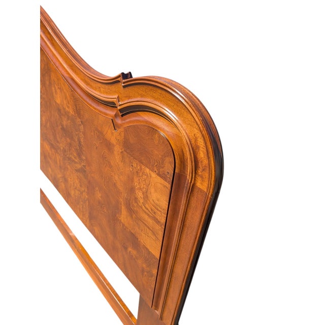 Vintage Henredon Louis XV Style Burl Wood King Headboard & Bombe Nightstands, Set of 3 (Circa 1980s) For Sale - Image 15 of 18