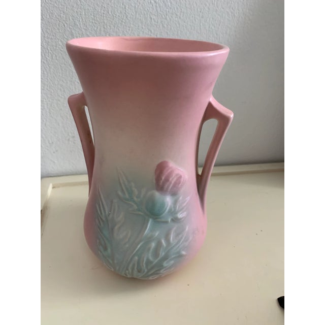 Hull Vintage 1930s Vase in Thistle For Sale In Los Angeles - Image 6 of 7