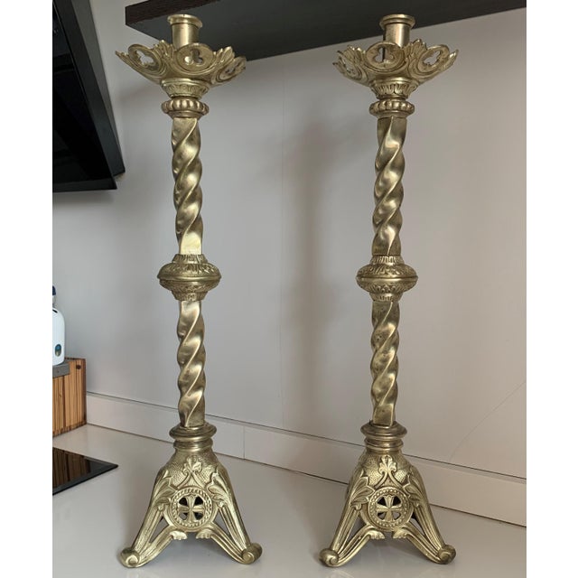 About Paschal candleholder in chiseled bronze. Venice, 17th century. Details DATE OF MANUFACTURE circa 1800 PERIOD 19th...