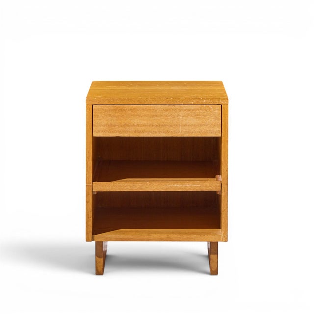 Van Keppel-Green for Brown Saltman Mid Century Bleached Mahogany Nightstand This nightstand measures: 18 wide x 19 deep x...