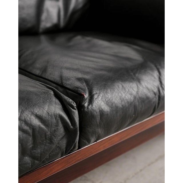Bastiano Two-Seater Sofa in Mahogany and Black Leather by Afra and Tobia Scarpa for Gavina, Italy, 1960s For Sale - Image 13 of 18