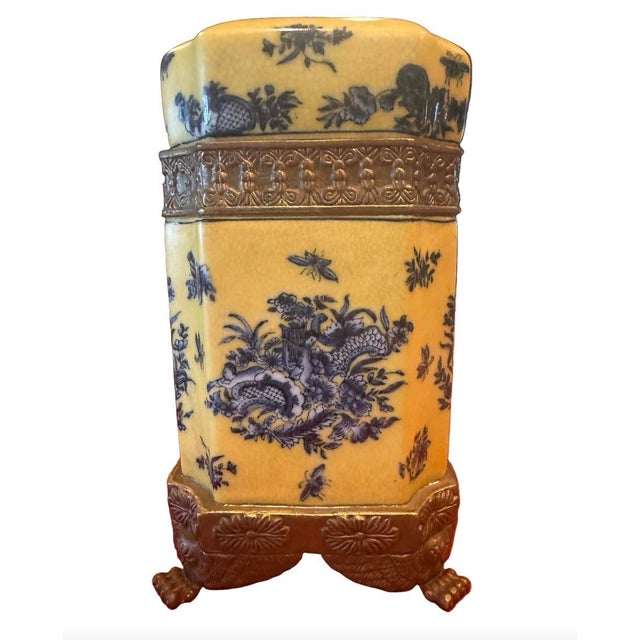 This sunny and stunning vintage Wong Lee 1895 porcelain 10” container features ornate ormolu-style banding and footing, a...