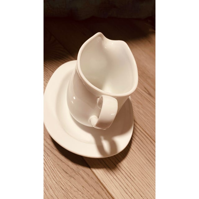 Japanese Vintage Corning by Japan Ceramic Gravy Boat W/ Drip Plate in “Frost White” For Sale - Image 3 of 6