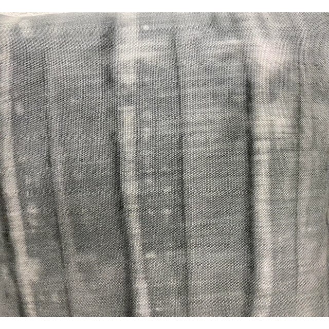 Pair of 20" Square Pillows With a Modern Gray & White Tie-Dye-Like Striped Pattern - Made in Uk. For Sale In Dallas - Image 6 of 9