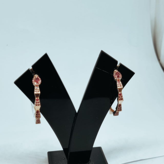 Early 21st Century Natural 18k Gold Ruby 1.07ct Stud Earrings, Timeless Elegance, Pair For Sale - Image 5 of 8