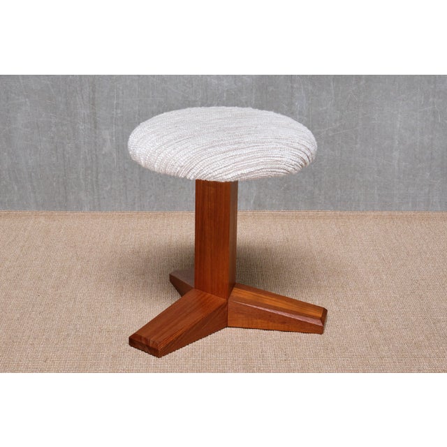 1950s Danish Modern Three Legged Stool in Teak and Lelièvre Bouclé, 1950s For Sale - Image 5 of 10