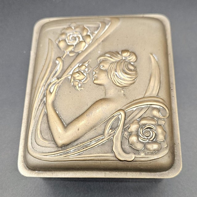 Antique Art Nouveau Silver-Plated Lidded Box, 1890s For Sale - Image 5 of 5