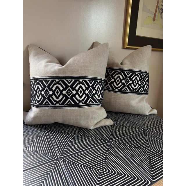 Schumacher Pair of Black and White Trimmed 20” Pillows For Sale - Image 4 of 4