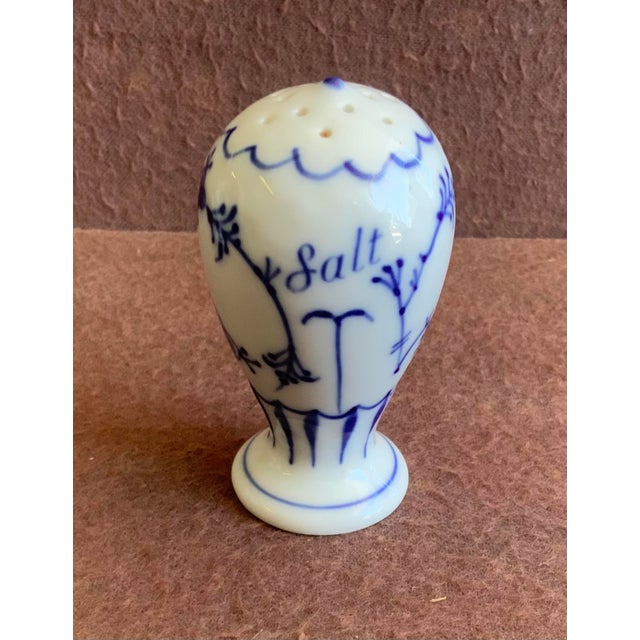 Traditional 1960s Bing & Grondahl Blue & White Traditional Salt & Pepper Shakers For Sale - Image 3 of 7