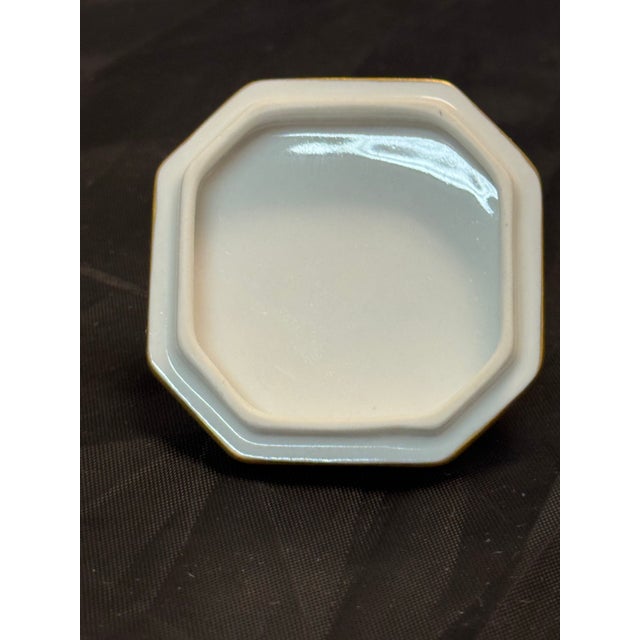 Mid 20th Century Herend Hungary Blue Garland PBG Hand Painted Octagon Box Kitty Cat Finial 6074 For Sale In New York - Image 6 of 10