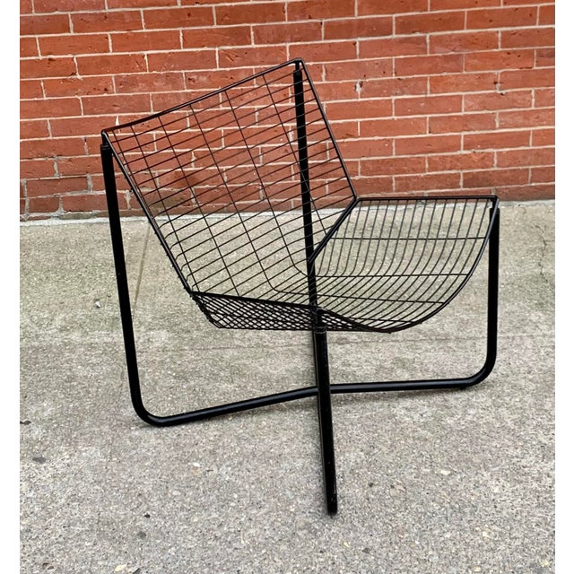 Vintage Design modern Armchair in black tubular metal, 1980s. Armchair in black painted metal. The external structure is...