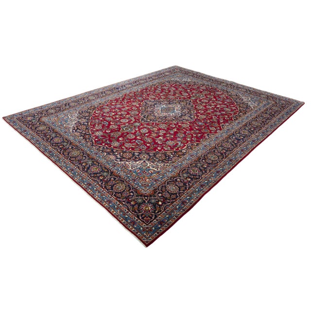 This exclusive hand-knotted Kashan cork rug is a masterpiece of traditional knotting art. with its impressive format of...