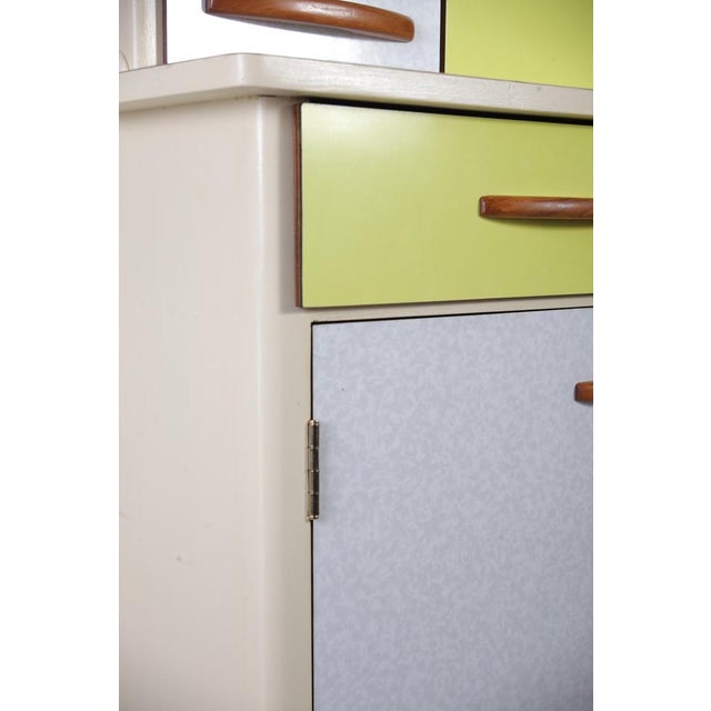 Mid-Century Formica Credenza with Crystal Cut Glass Doors, 1950s For Sale - Image 12 of 18