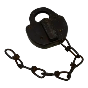 Late 19th Century Nashville, Chattanooga, and St. Louis Railway (NC&Stl) Cast Iron Heart Shaped “Old Lake” Lock With Chain - No Key