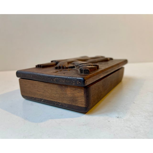 Wood Mid-Century Folk Art Oak Box with Bear Attached Carved in Relief, 1950s For Sale - Image 7 of 10