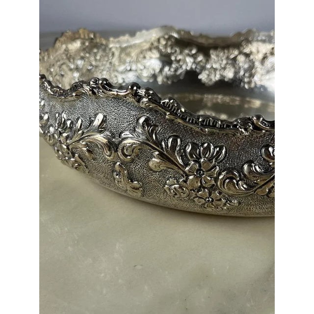 Hand -worked centerpiece in 800 silver, Italy, 80s It can be used as a fruitier. Very elegant and precious object, it is...