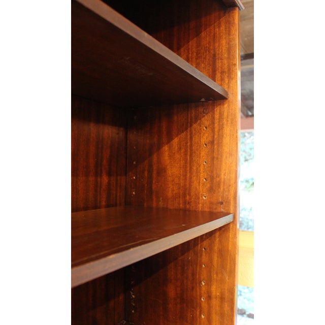 English Mid-20th Century Chippendale Style Bookcase Cabinet For Sale - Image 4 of 6