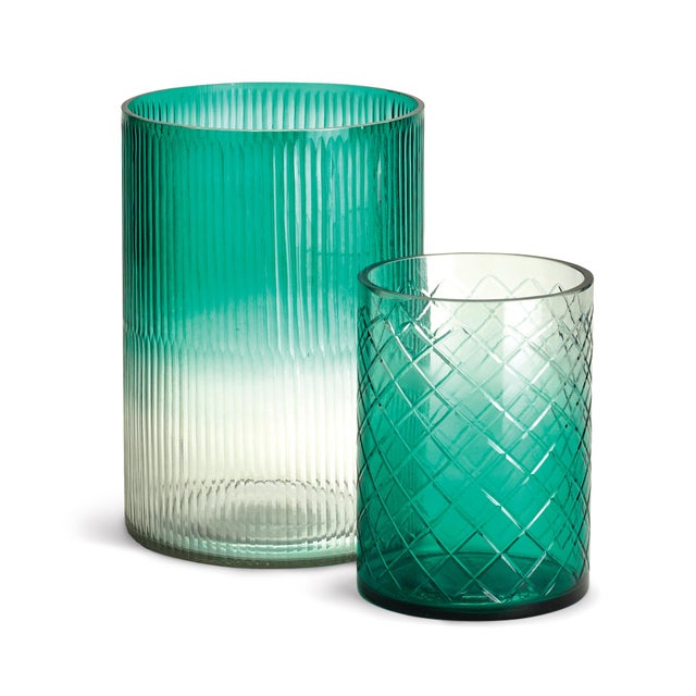 Named in honor of the brilliant Aurora Borealis, this vibrant set features cut glass patterns. Designed to compliment each...