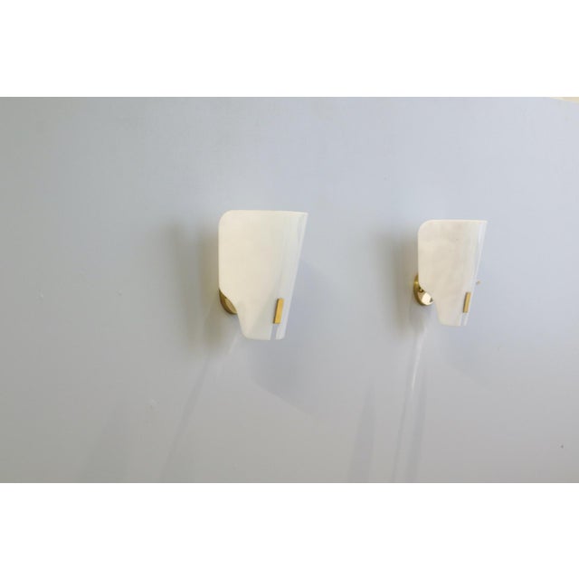 Mid-Century Modern Model 167 PX Methacrylate White Wall Lamps by Gino Sarfatti for Arteluce, 1950s, Set of 2 For Sale - Image 3 of 16