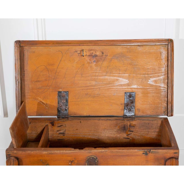 Wood 18th-Century Tuscan Fir Travel Box For Sale - Image 7 of 11