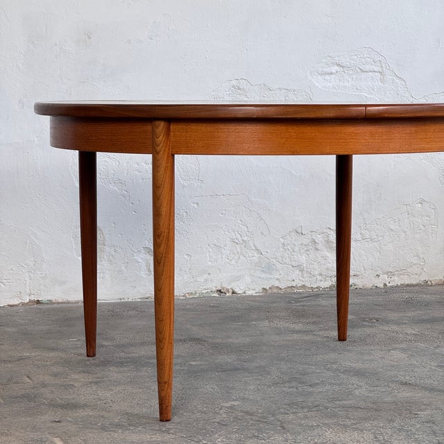 Round Extending Dining Table in Teak from G-Plan, 1970s For Sale - Image 10 of 13