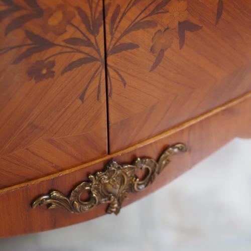 Louis XV Style Cabinet with Floral Inlays For Sale - Image 16 of 18