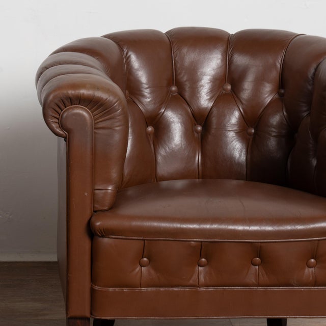Traditional Pair of Vintage Brown Leather Barrel Back Club Chairs For Sale - Image 3 of 14