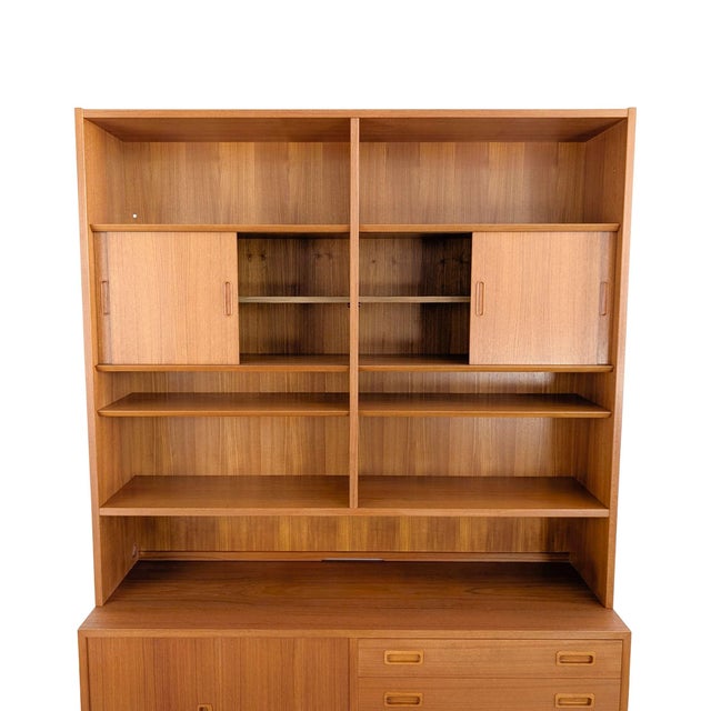 Mid-Century Danish Teak Bookcase by Poul Hundevad for Hundevad & Co. For Sale - Image 5 of 11