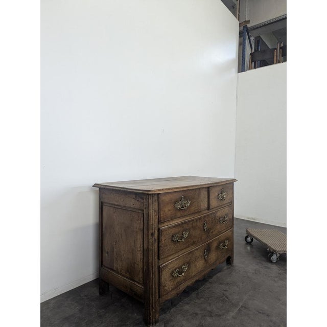 Chest of Drawers in Walnut, 18th Century, in Very Good conditions.